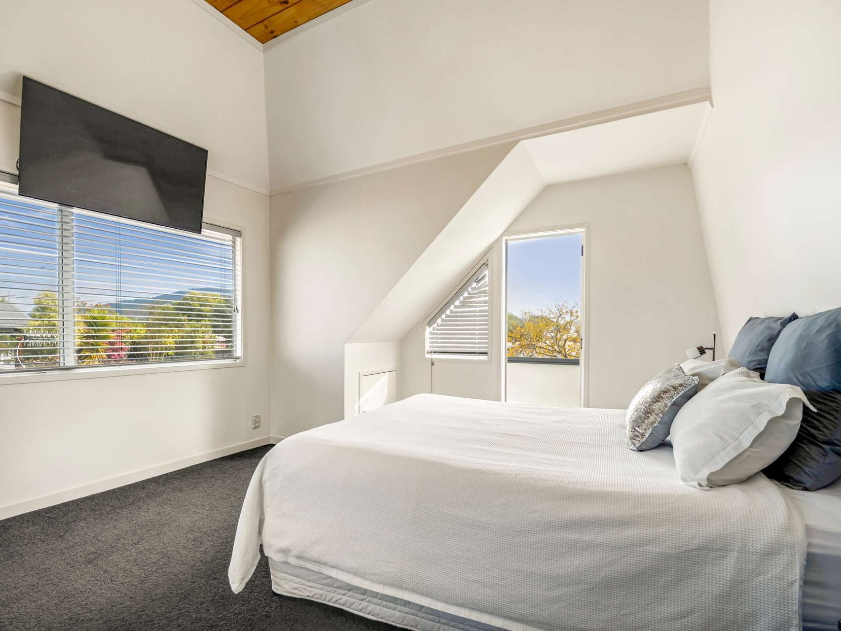 Spacious 120m2, Not Your Average Two-bedroom! — slide 17