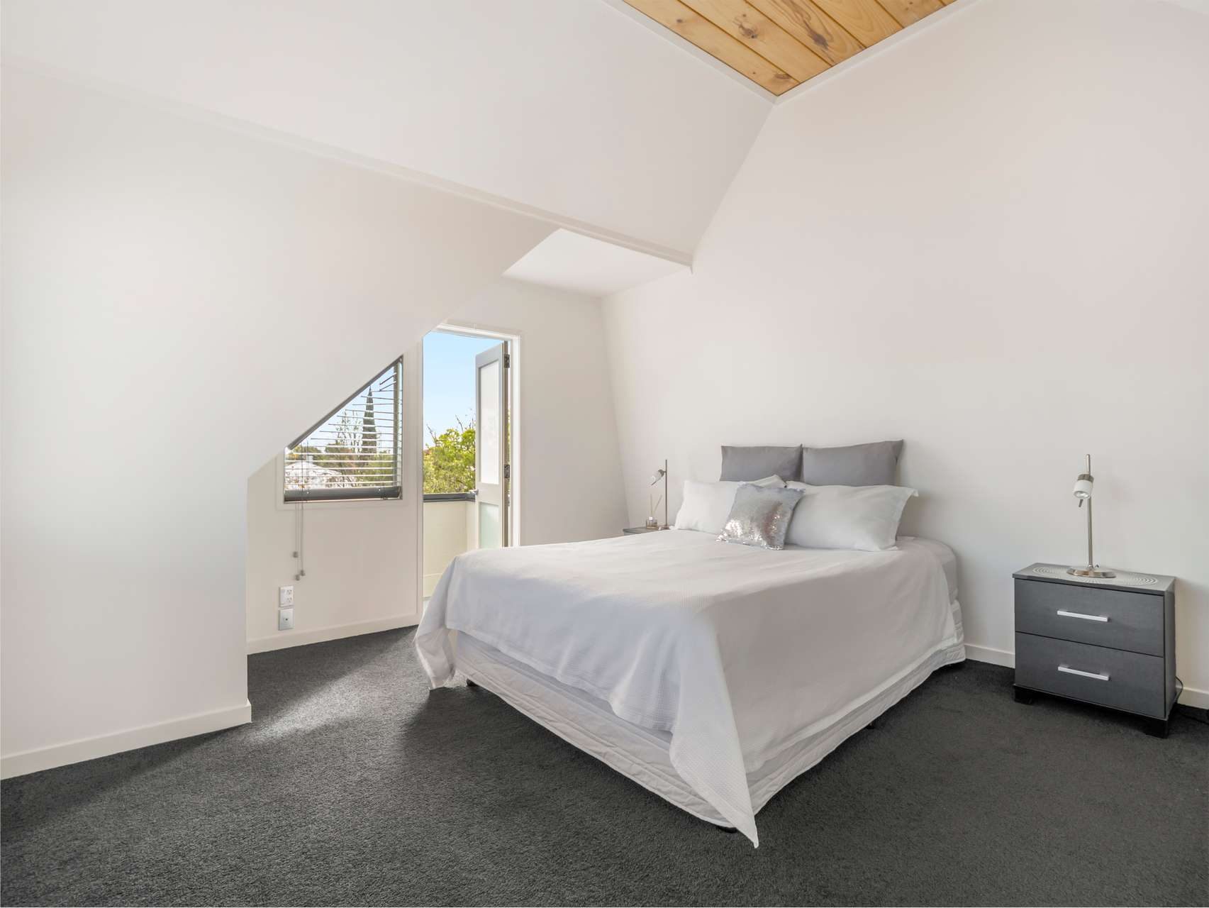 Spacious 120m2, Not Your Average Two-bedroom! — slide 18