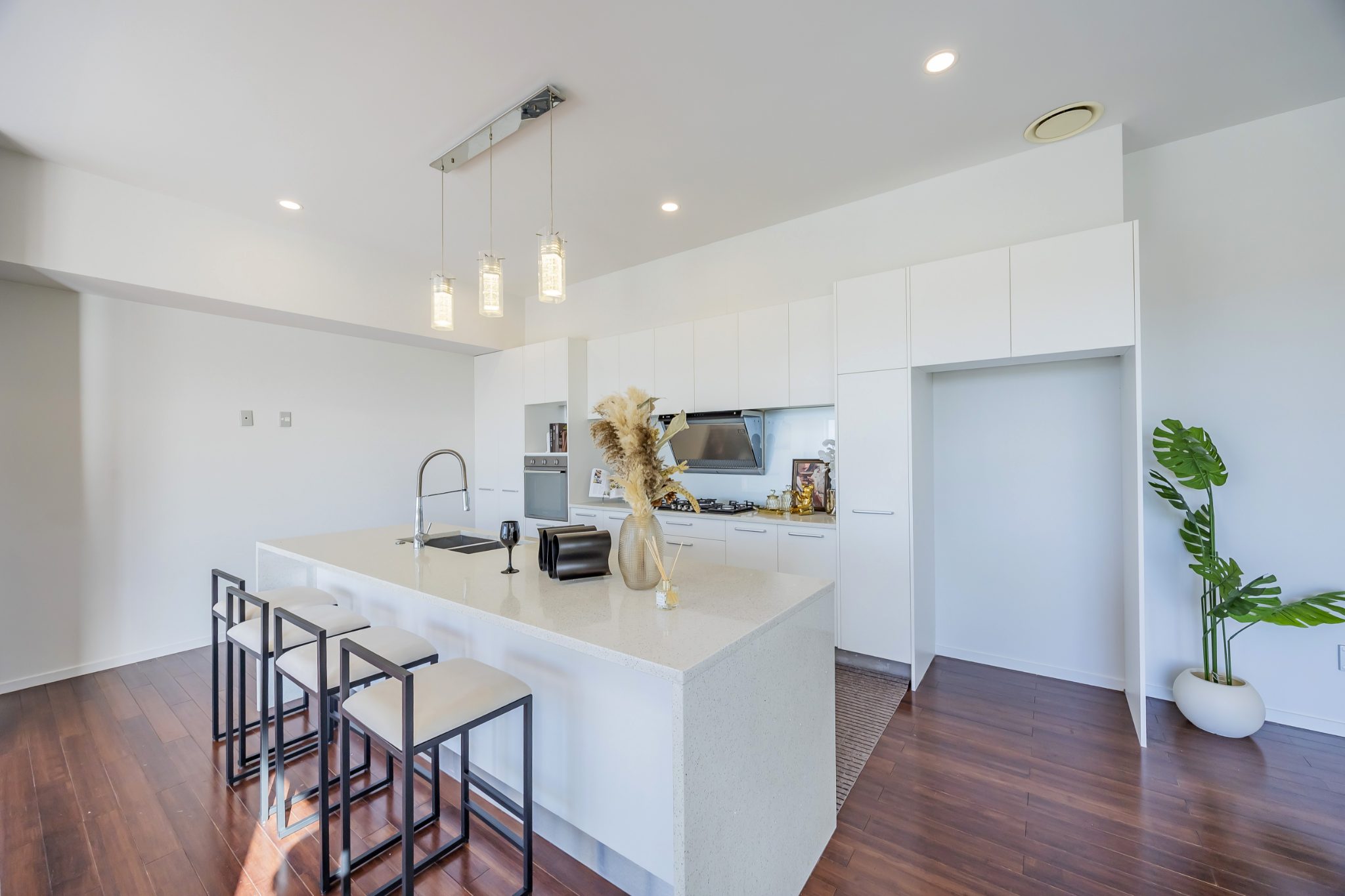Stunning 10-Bedroom Home in Stanmore Bay — slide 2