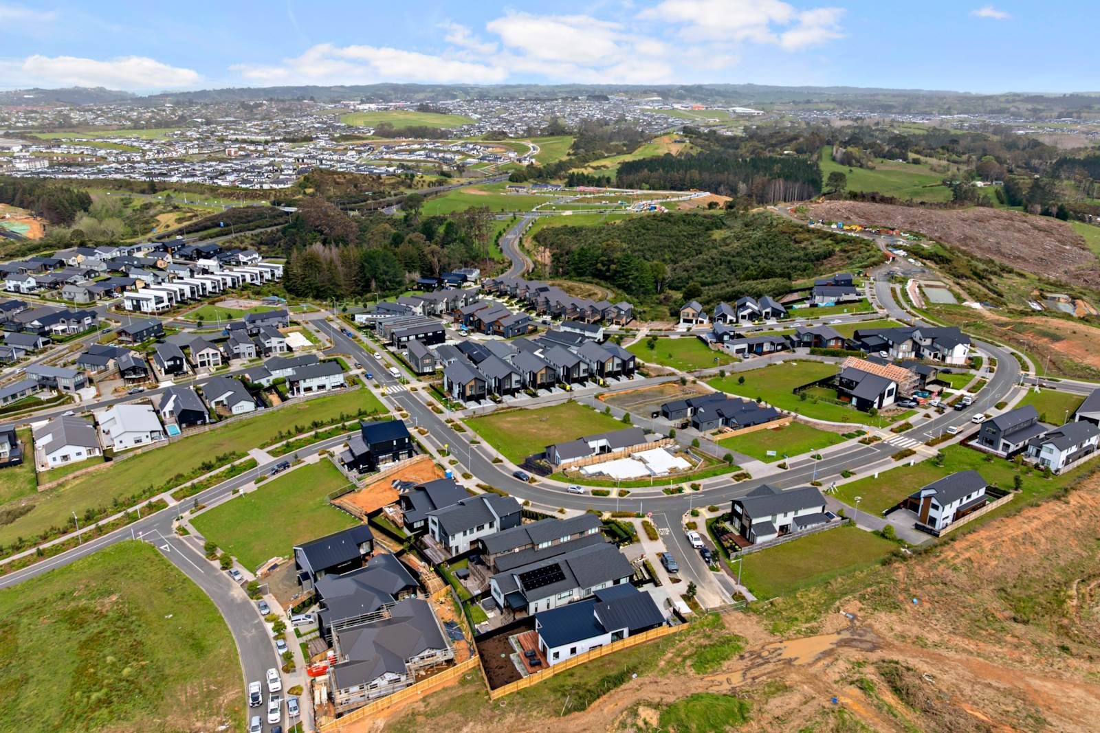 Single Level Premium Living in Ara Hills — slide 28