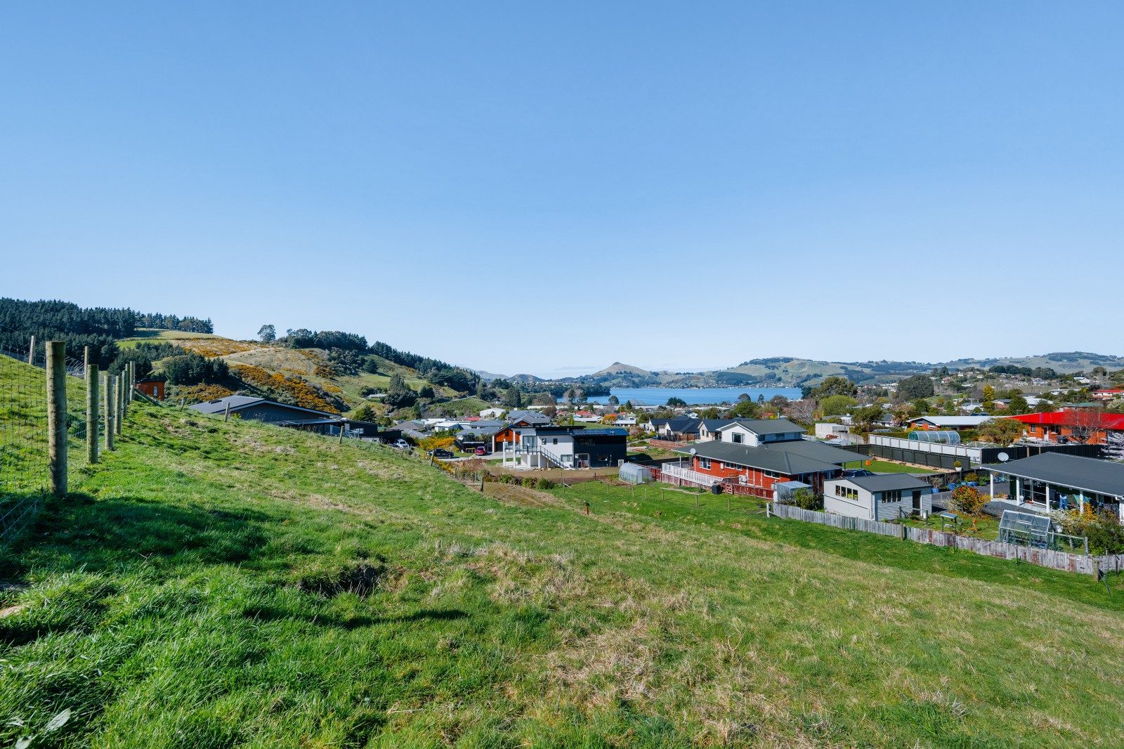 Big Section + Harbour Views - Still Available — slide 2
