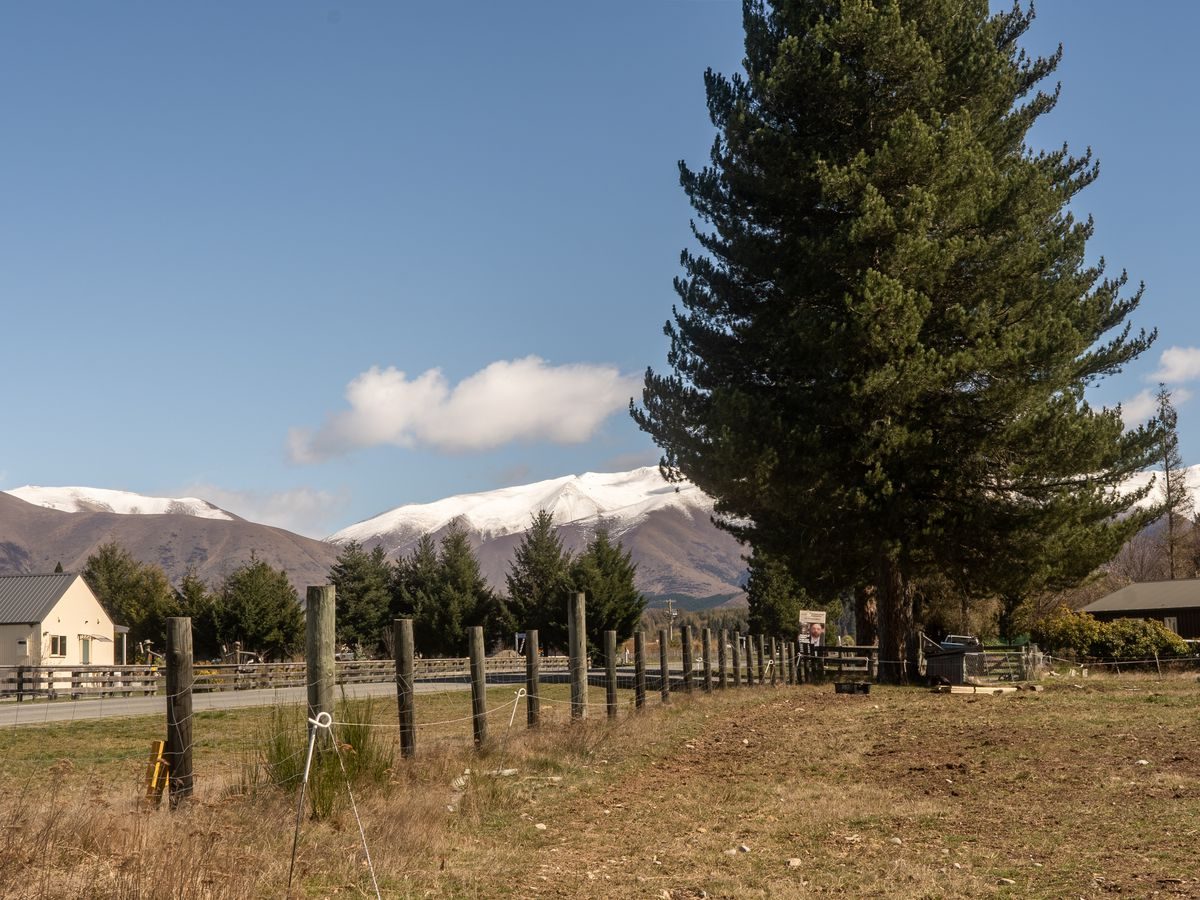 Lifestyle Living on Glen Lyon Road — slide 2