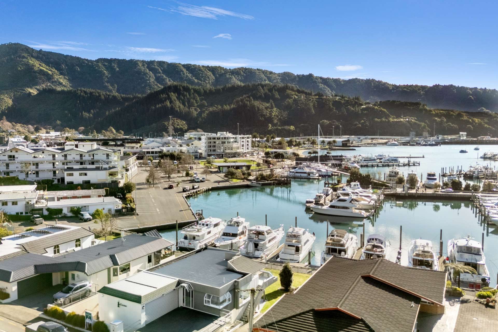 Marina-Side Living with Stunning Harbour Views — slide 1