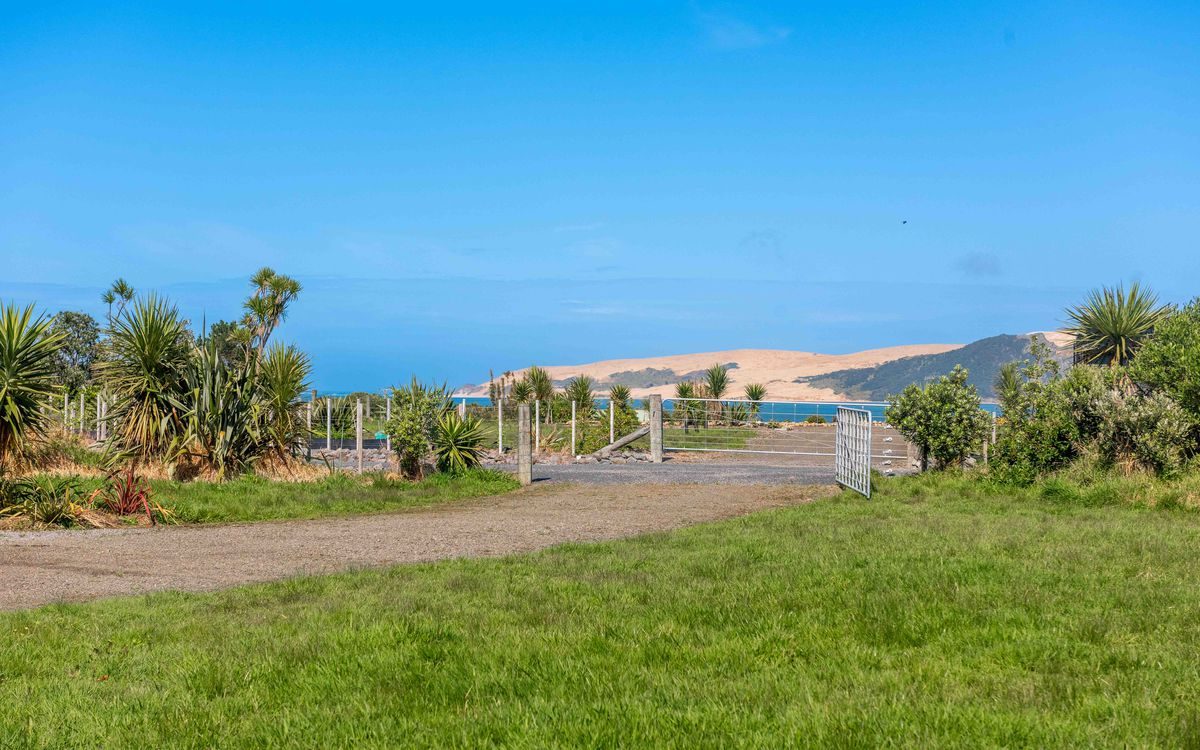 BEACH ACCESS COASTAL RETREAT — slide 6