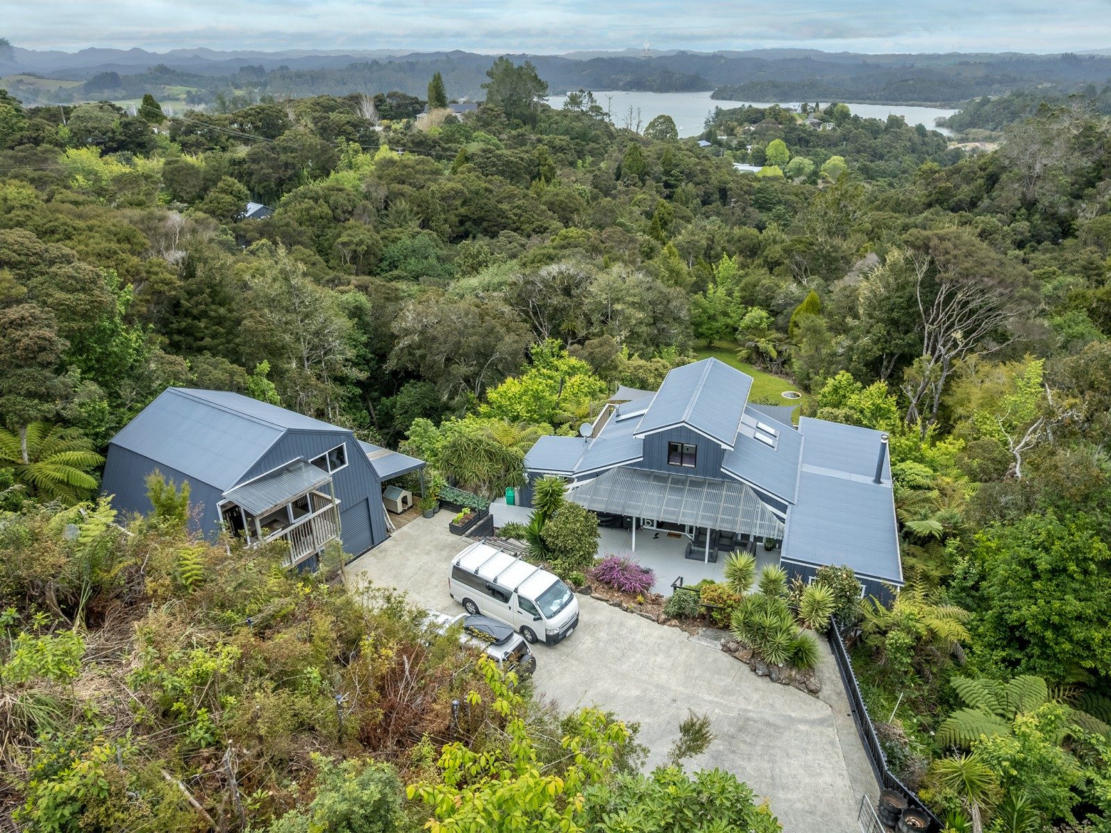 Contemporary coastal haven — slide 1