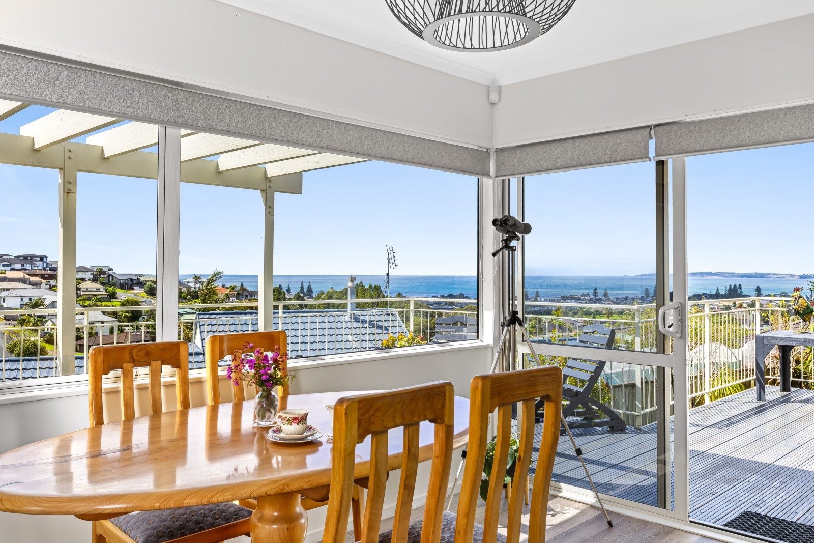 Seaviews and spaciousness in sought after Orewa — slide 2