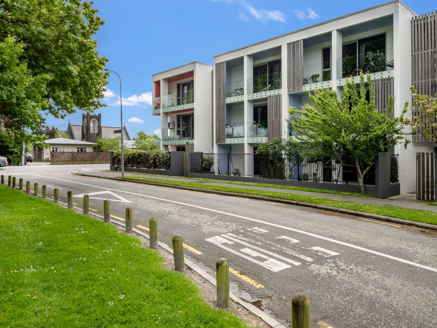 Apartment, close to University and the Mall! — slide 1