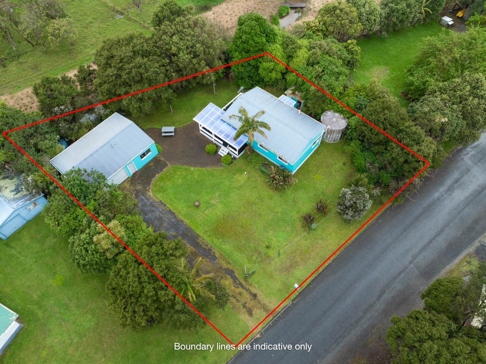 Charming Beachside Haven near Manukau Harbour — slide 19