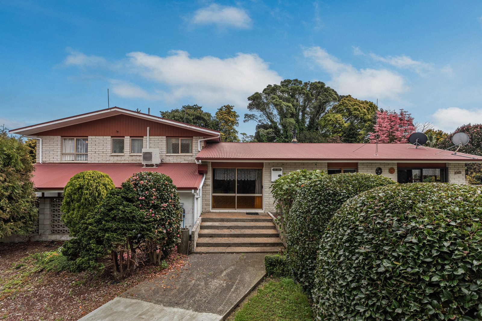 Architectural Classic with Room to Grow — slide 6