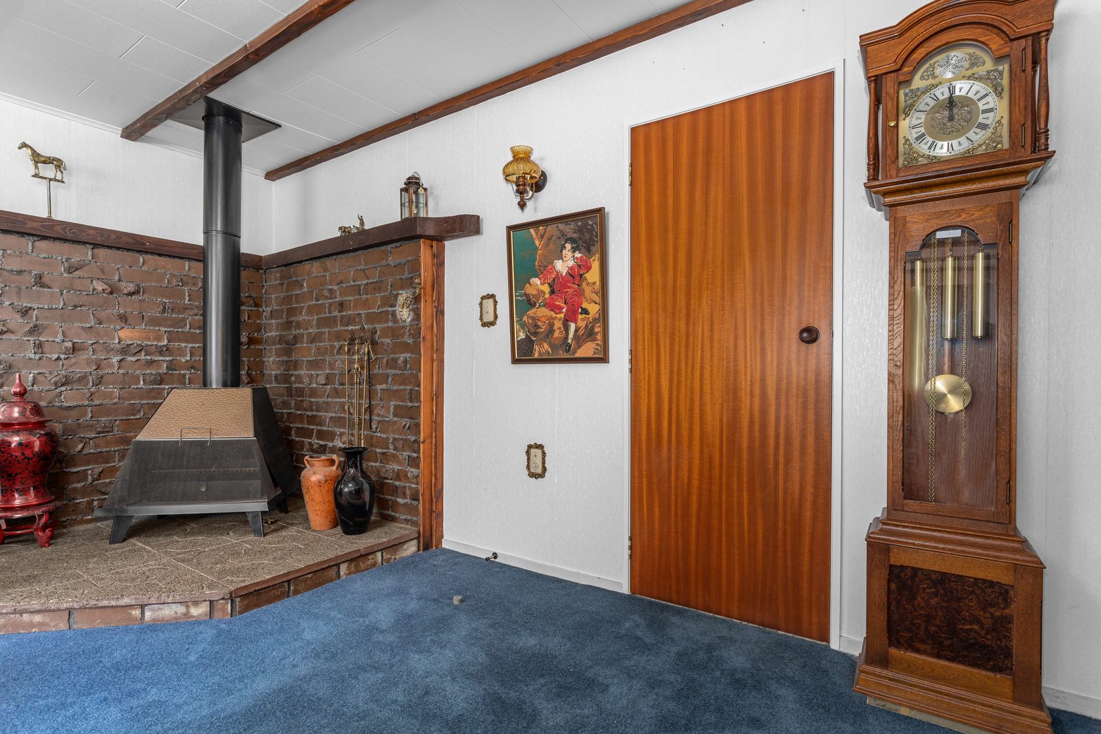 Architectural Classic with Room to Grow — slide 15