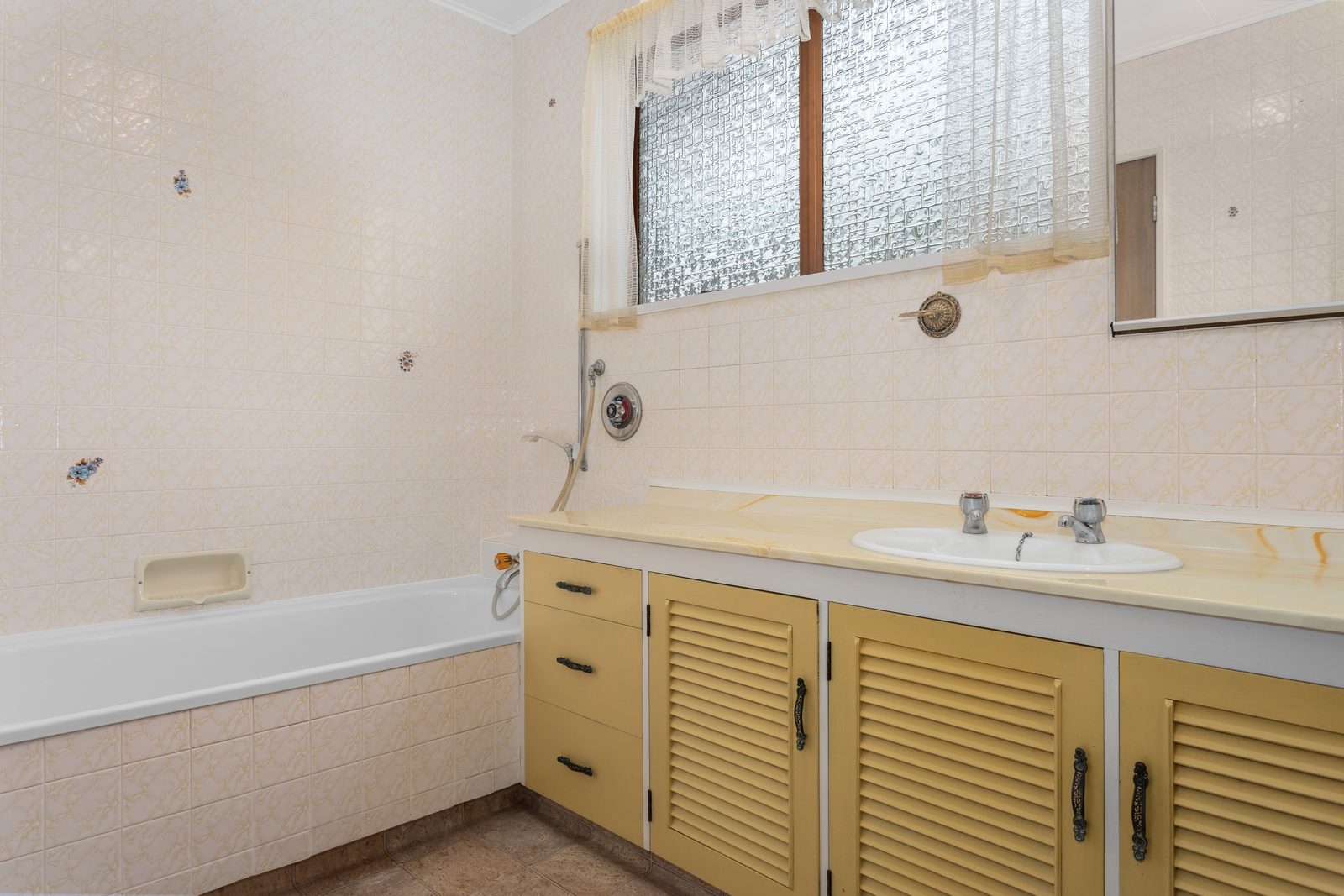 Architectural Classic with Room to Grow — slide 27