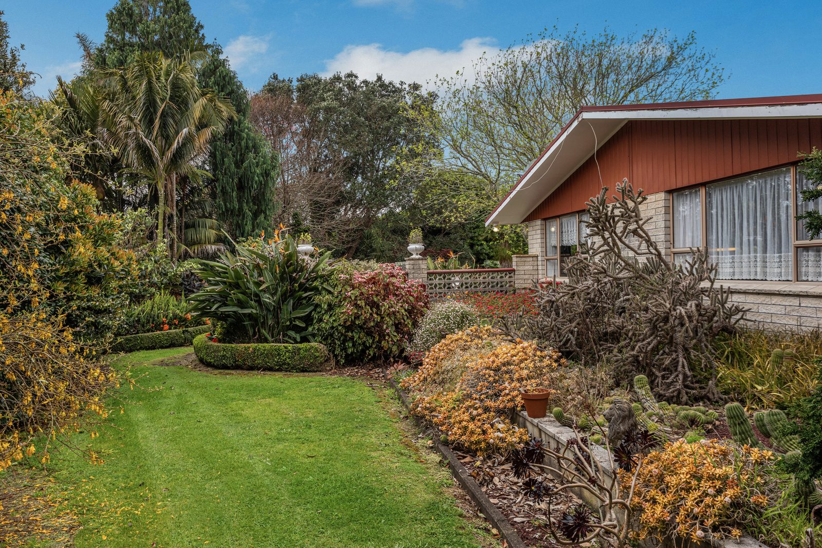 Architectural Classic with Room to Grow — slide 34