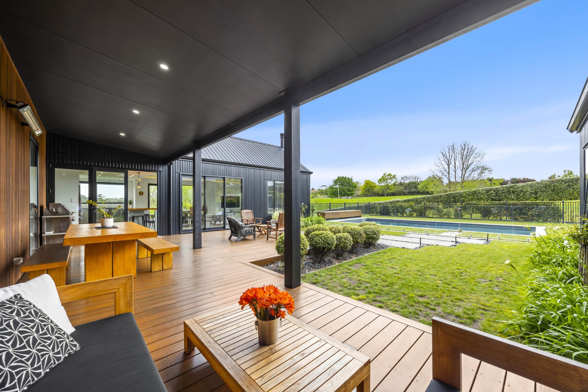 Luxurious Country Escape - Karaka West — slide 1