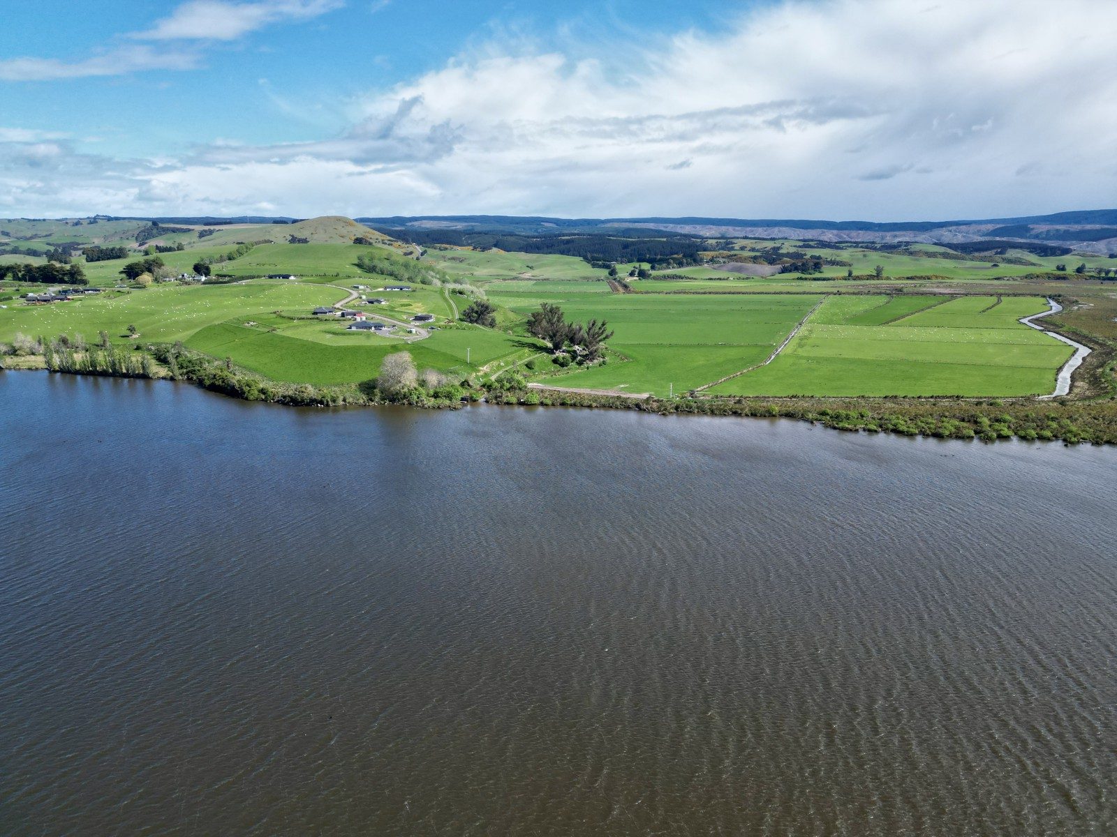 Lakeside Farm - 220 ha — slide 2