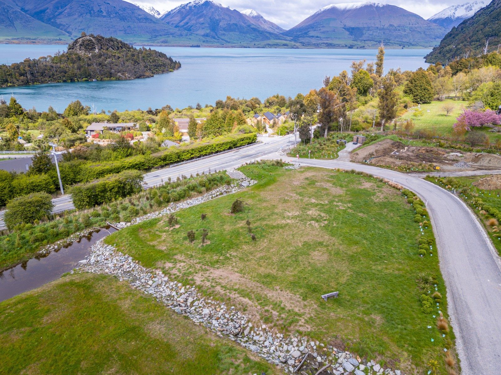 Your Private Lakeside Escape — slide 2