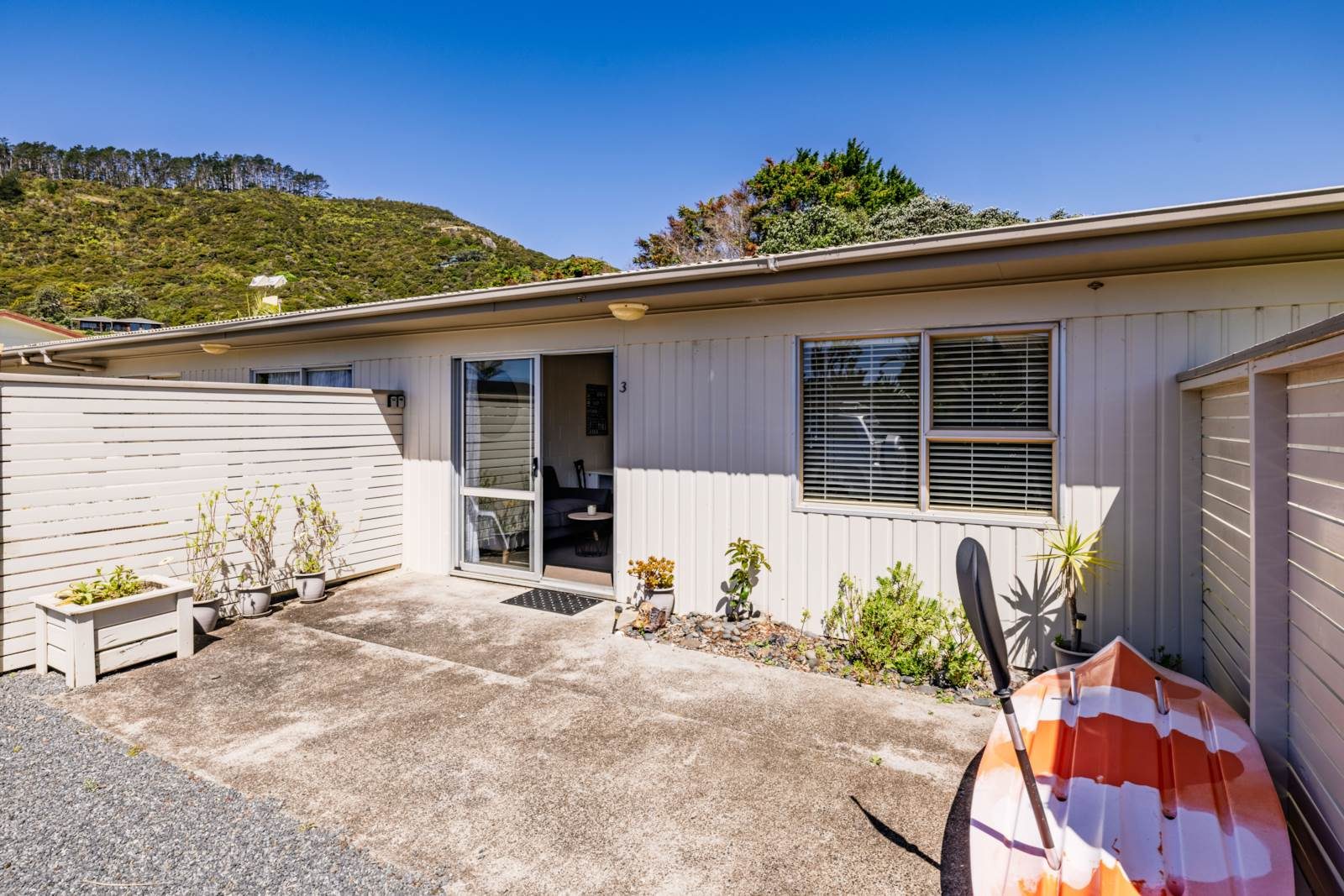 Tauranga Bay Getaway + Income — slide 2