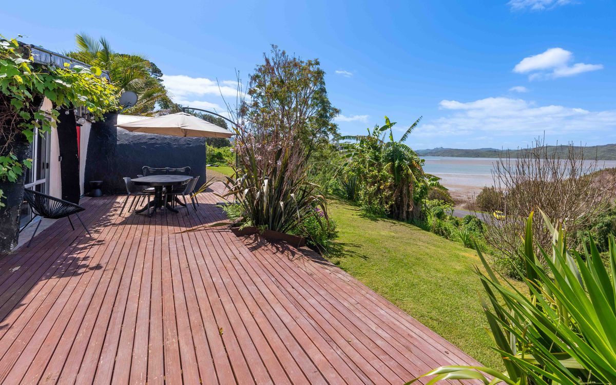 NEW PRICE - HARBOUR VIEWS, PRIVACY & VALUE — slide 2