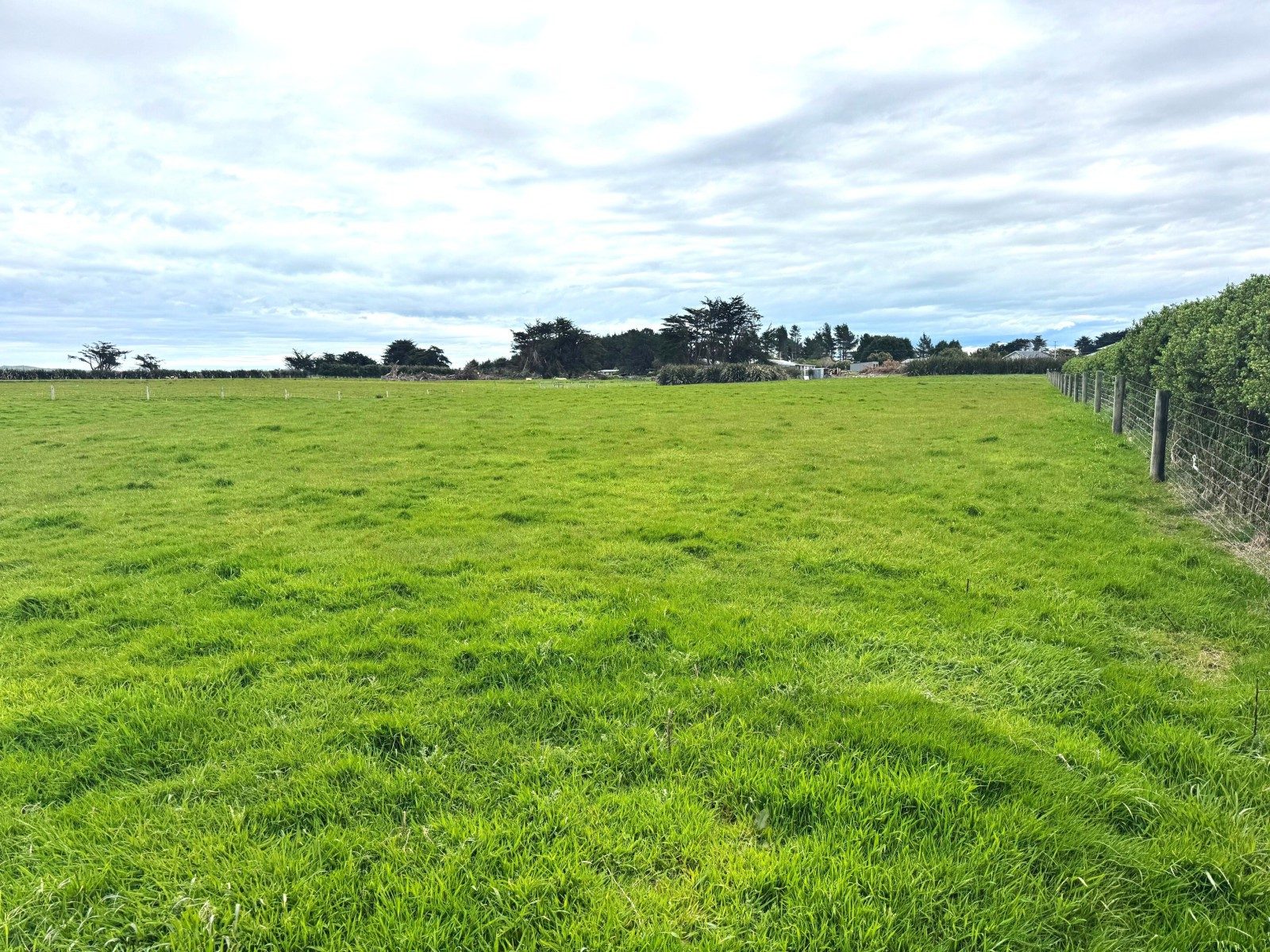 Coastal Paradise Awaits at Colac Bay Road! — slide 7