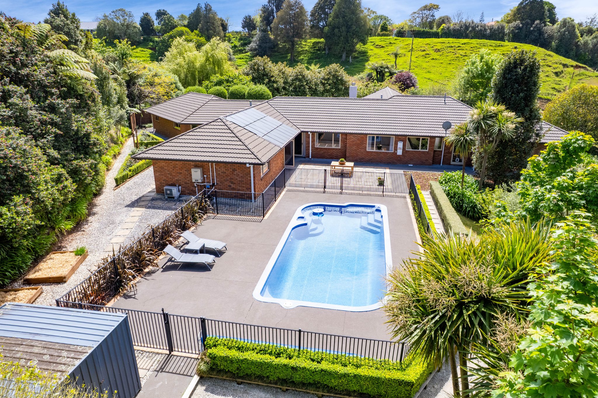 DON'T MISS THIS - GV $1,950,000 - BEO $1,800,000 — slide 2