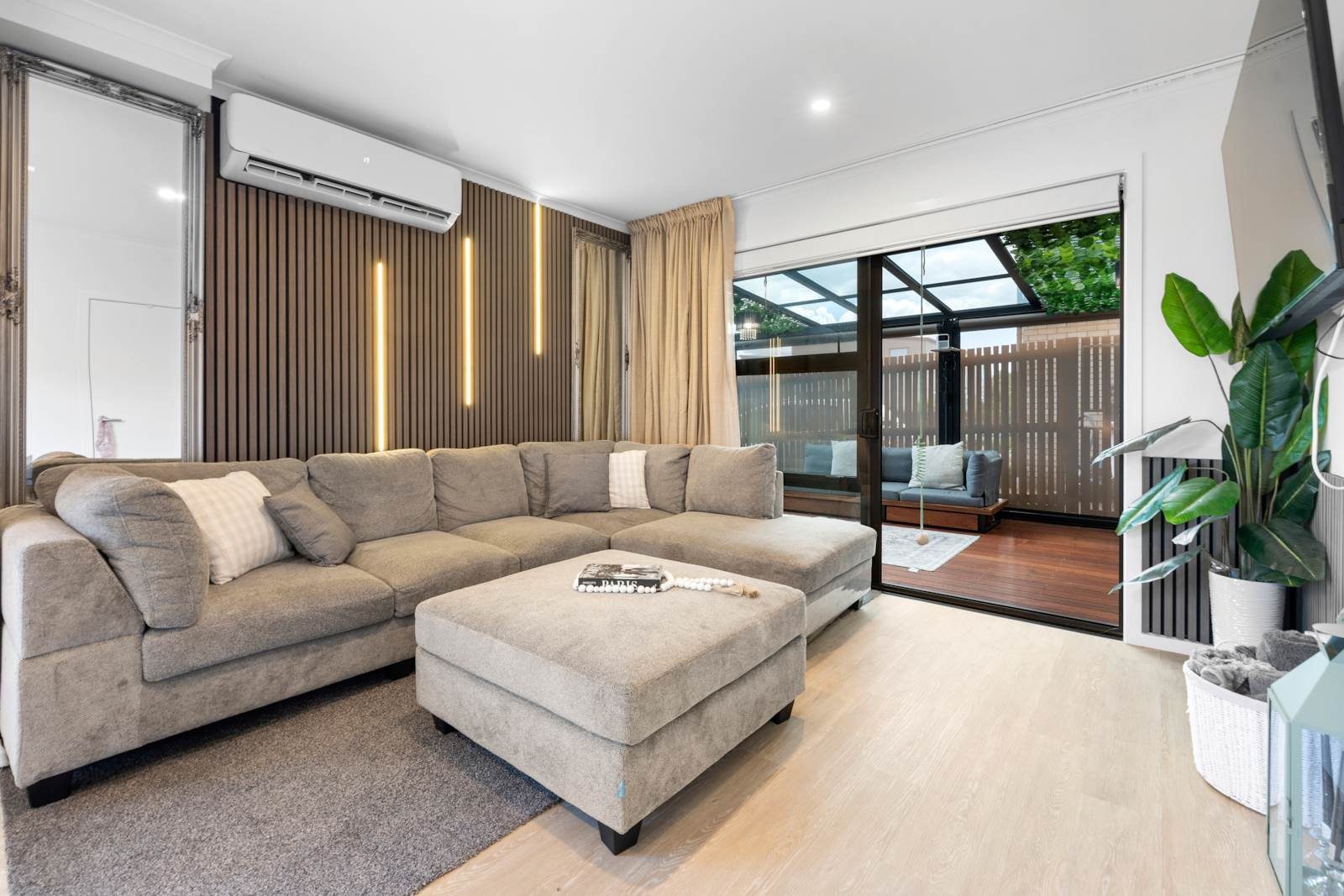 Smart, Stylish & Solid – Near-New Home in Wiri — slide 2