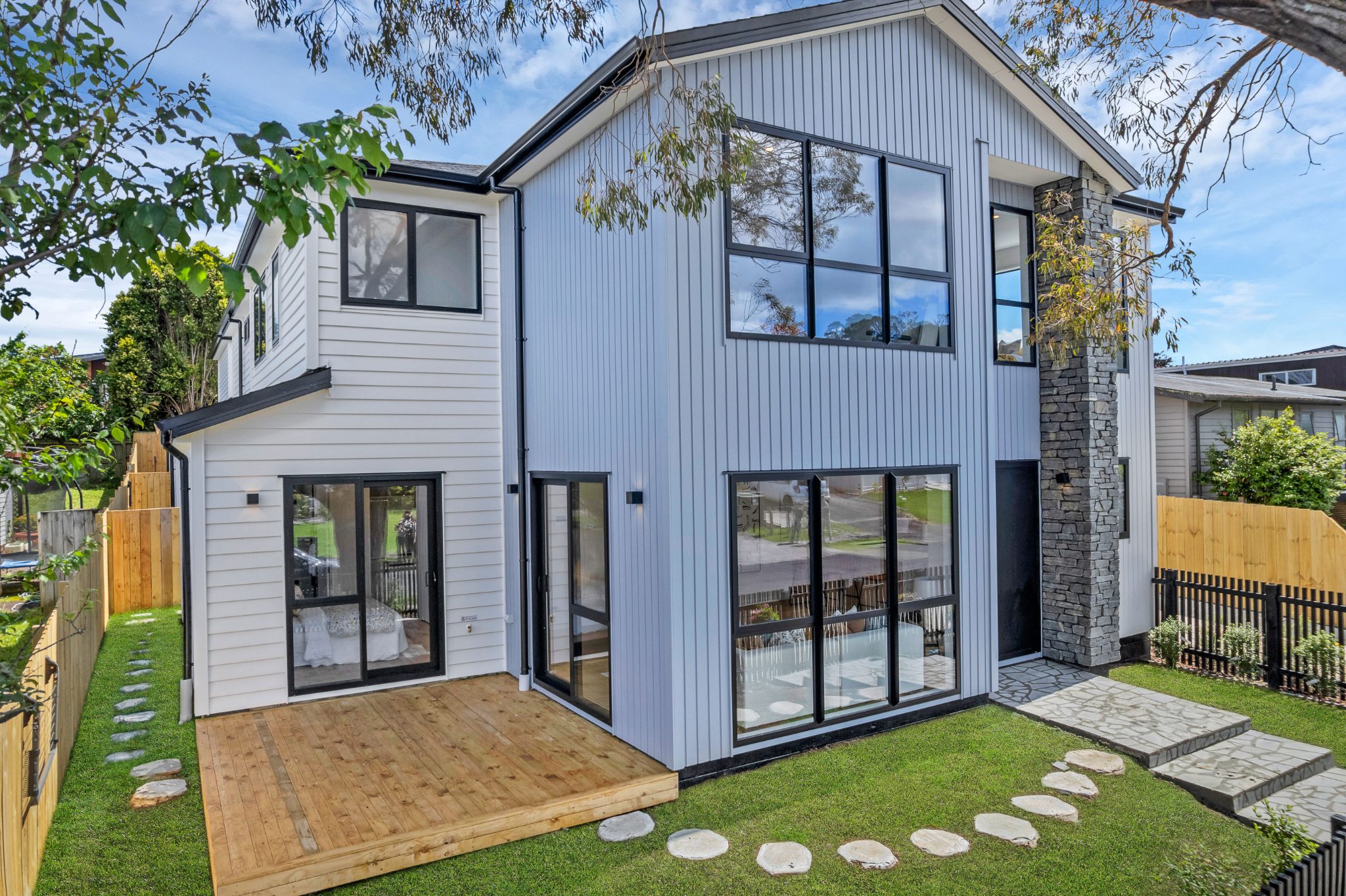 Perfectly Positioned Family Haven in Macleans — slide 1