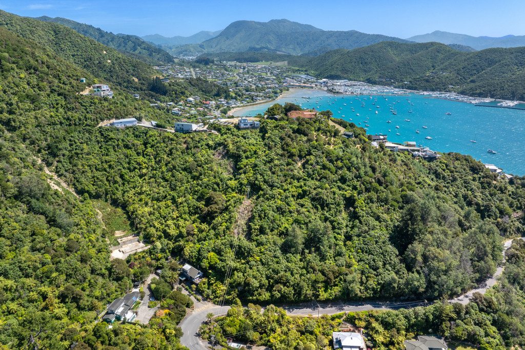 Edge Of Town. Incredible Views — slide 32
