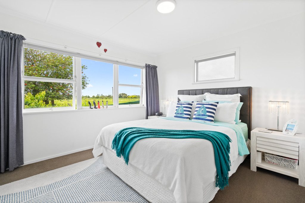Renovated Lifestyle Living Near the Water — slide 9