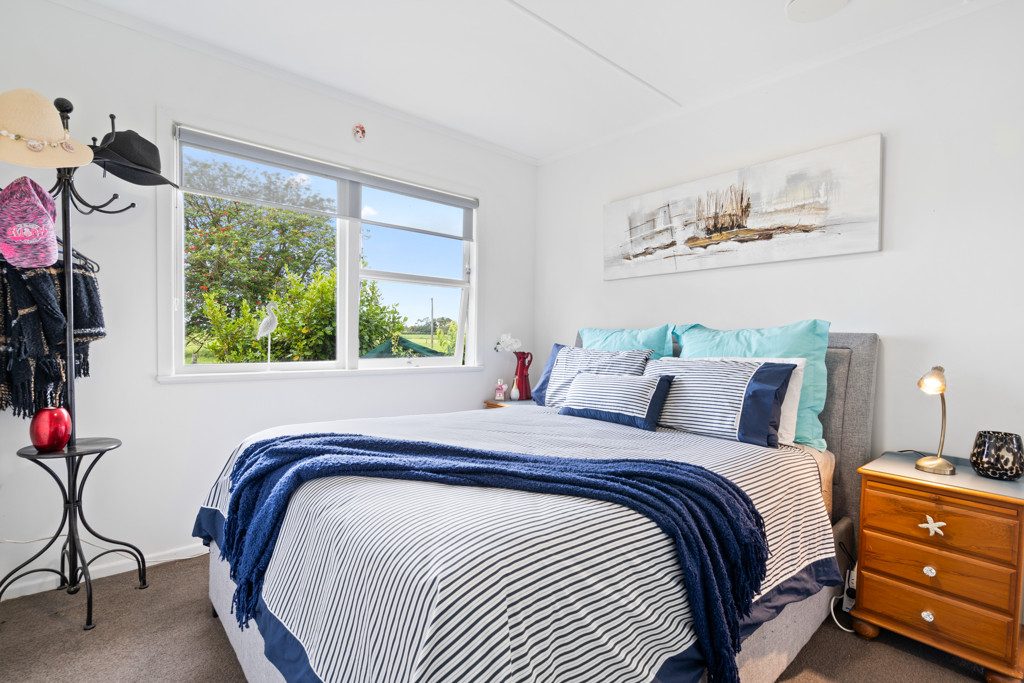 Renovated Lifestyle Living Near the Water — slide 10