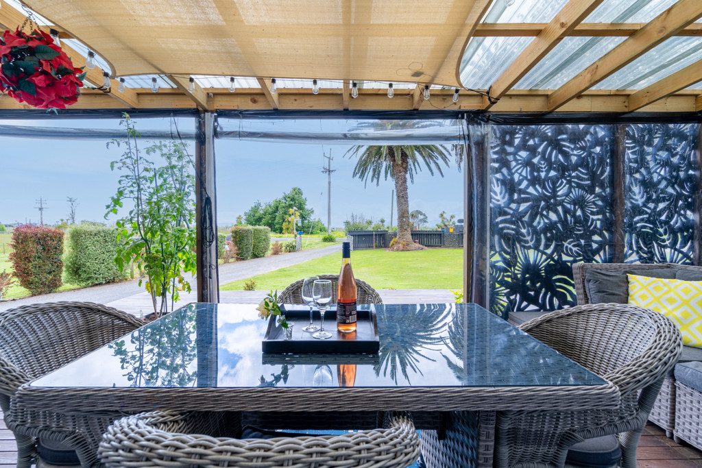 Renovated Lifestyle Living Near the Water — slide 13