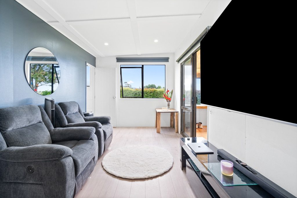 Renovated Lifestyle Living Near the Water — slide 17