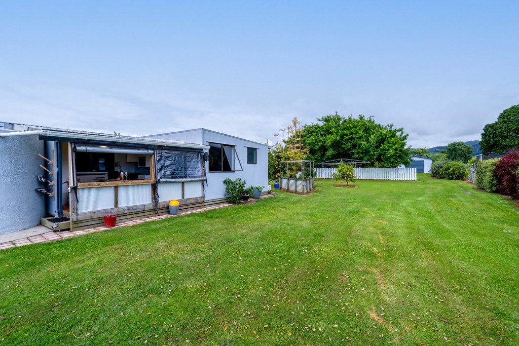 Renovated Lifestyle Living Near the Water — slide 19