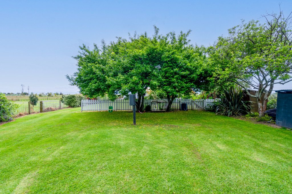 Renovated Lifestyle Living Near the Water — slide 21