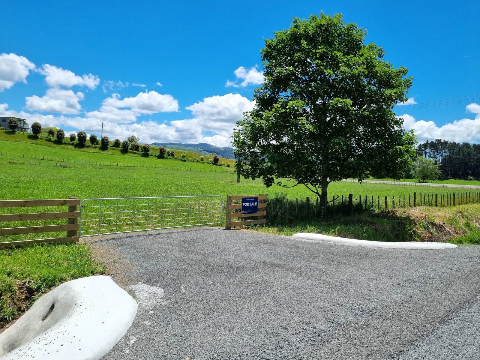 Imagine Yourselves Here On 1.5 ha — slide 1
