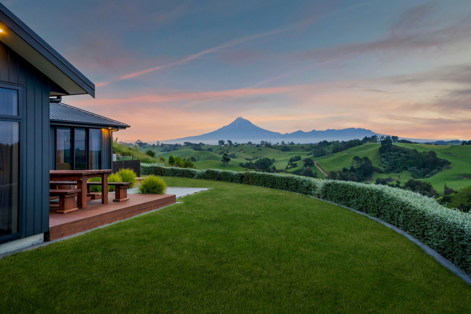 Impressive lifestyle package with stunning vista — slide 6