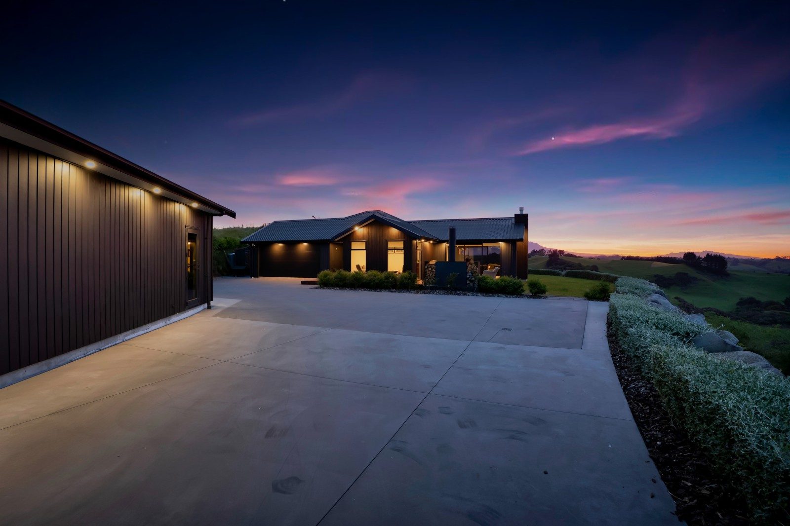 Impressive lifestyle package with stunning vista — slide 7