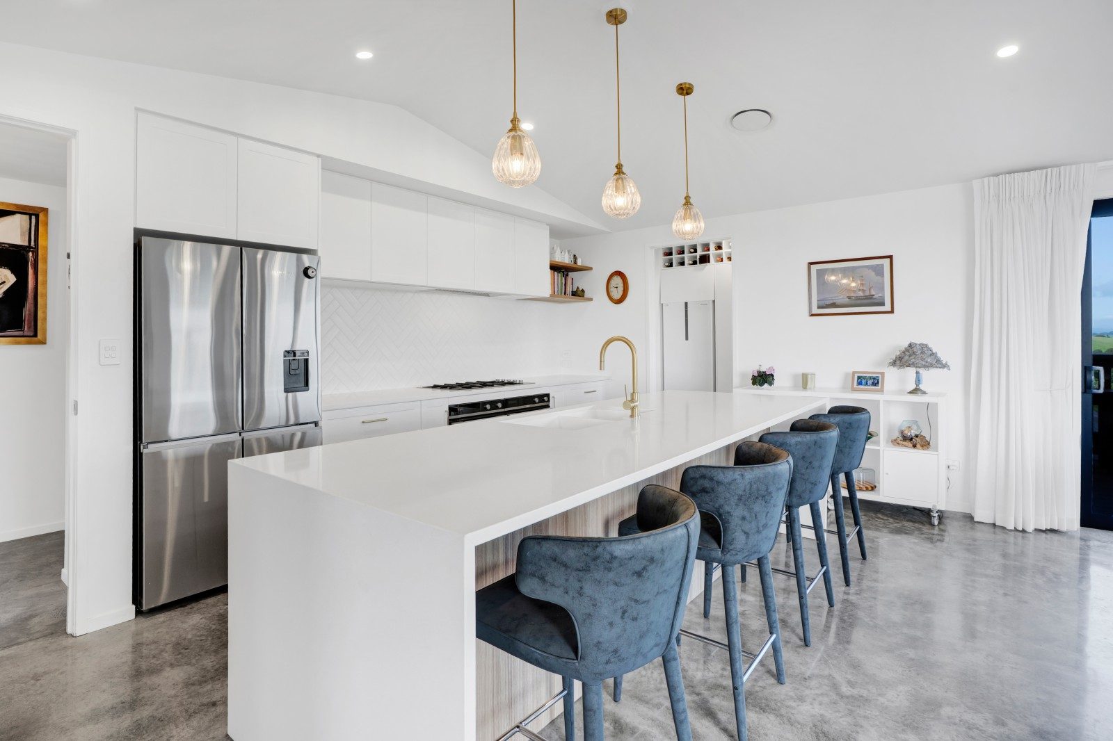 Impressive lifestyle package with stunning vista — slide 9