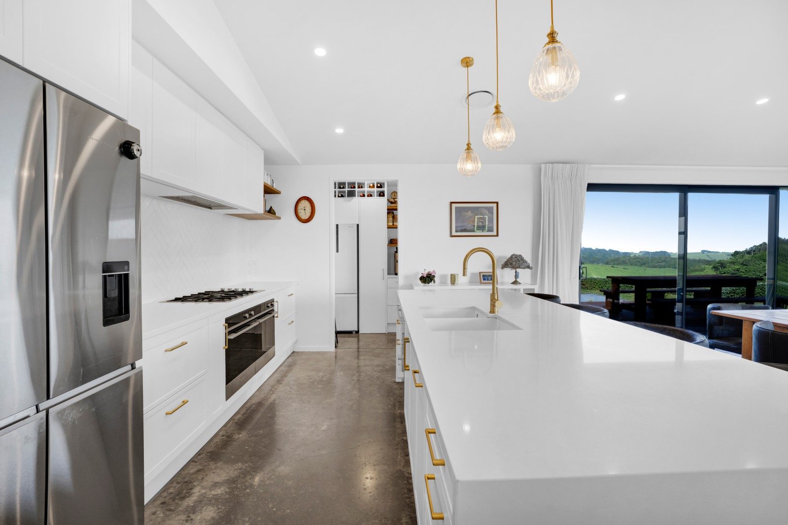 Impressive lifestyle package with stunning vista — slide 10