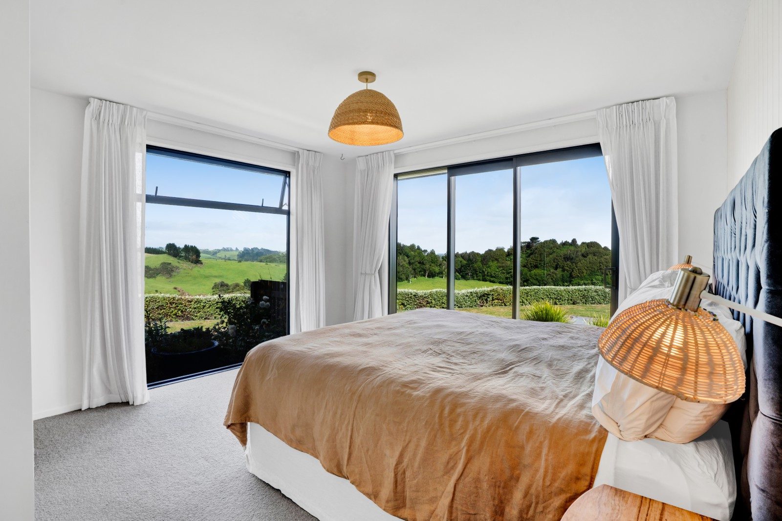 Impressive lifestyle package with stunning vista — slide 18