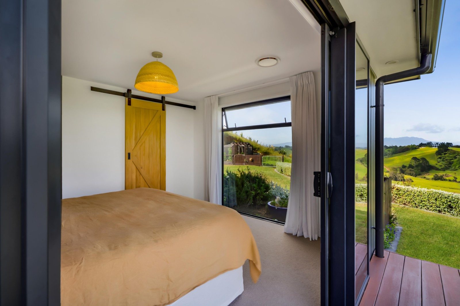 Impressive lifestyle package with stunning vista — slide 19