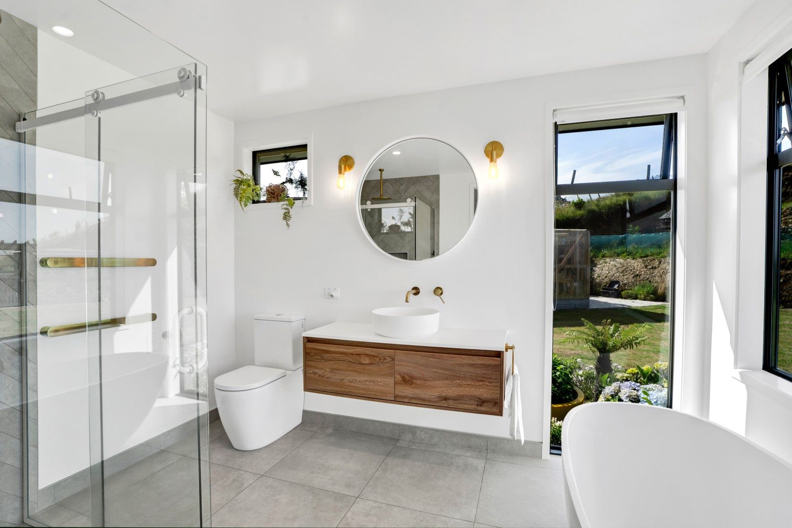 Impressive lifestyle package with stunning vista — slide 22