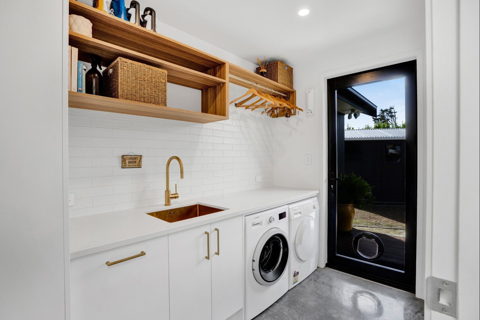 Impressive lifestyle package with stunning vista — slide 24