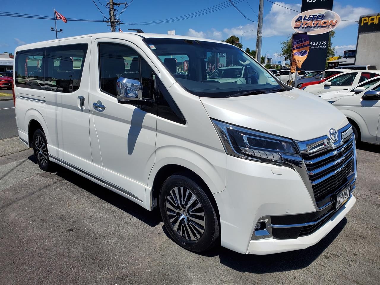 2020 Toyota Hiace Granvia 2.8DT 8-seat Minibus | Trade Me Motors