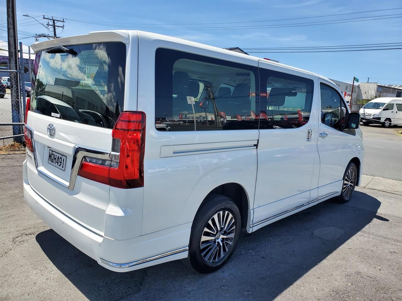 2020 Toyota Hiace Granvia 2.8DT 8-seat Minibus | Trade Me Motors