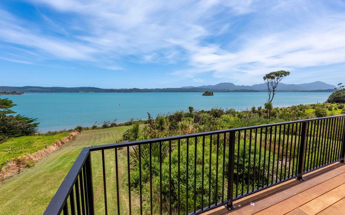 ABSOLUTE WATERFRONT - PRIVATE BEACH ACCESS — slide 7
