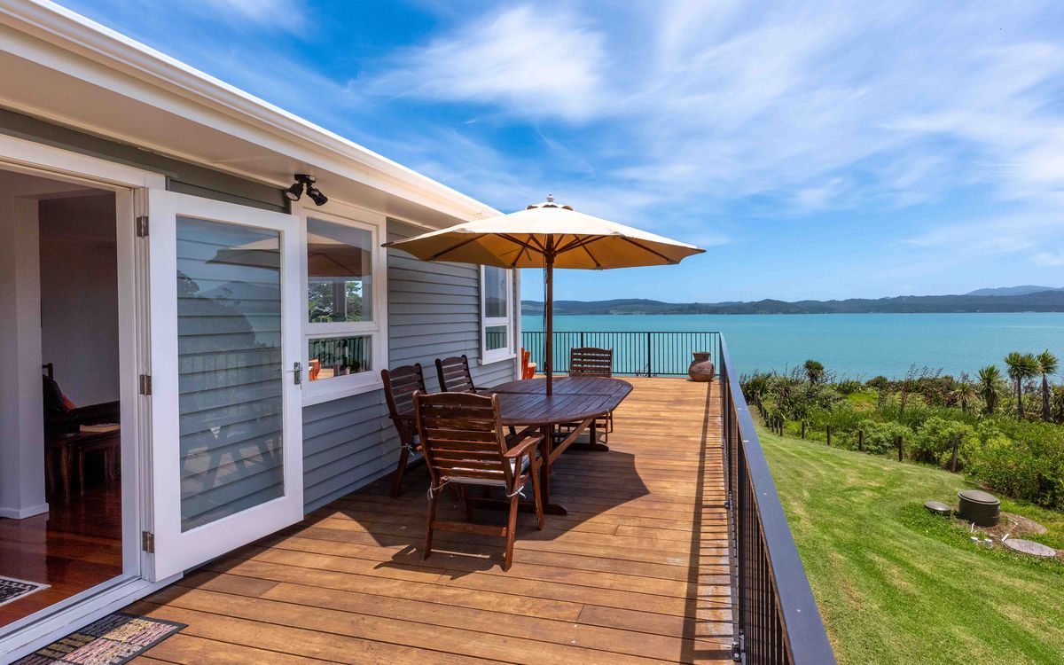 ABSOLUTE WATERFRONT - PRIVATE BEACH ACCESS — slide 5