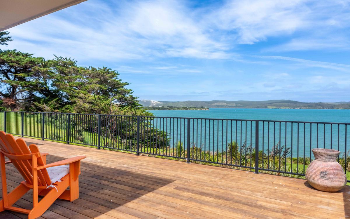 ABSOLUTE WATERFRONT - PRIVATE BEACH ACCESS — slide 6