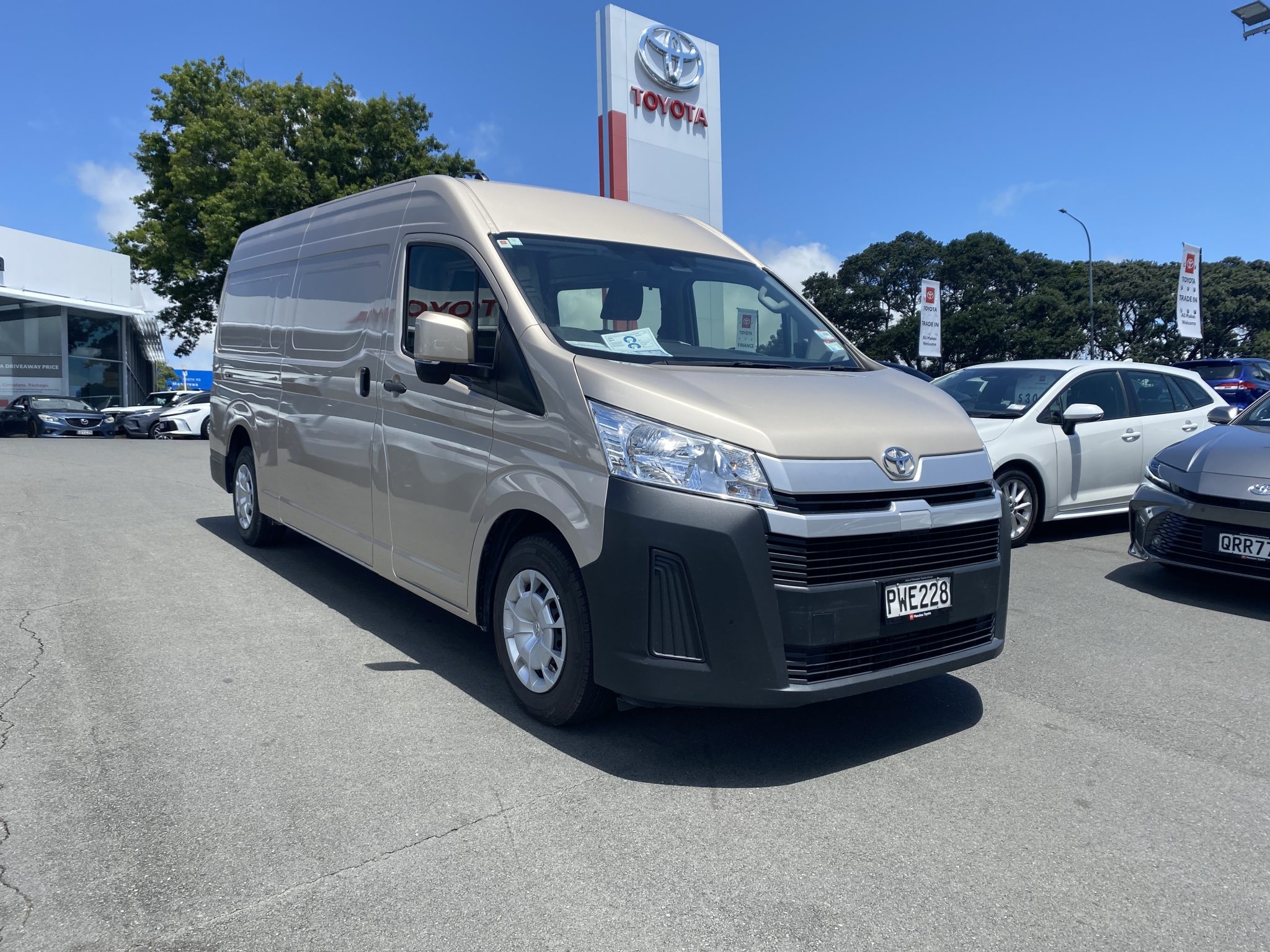 2023 Toyota Hiace ZX 2.8DT 6AT | Trade Me Motors