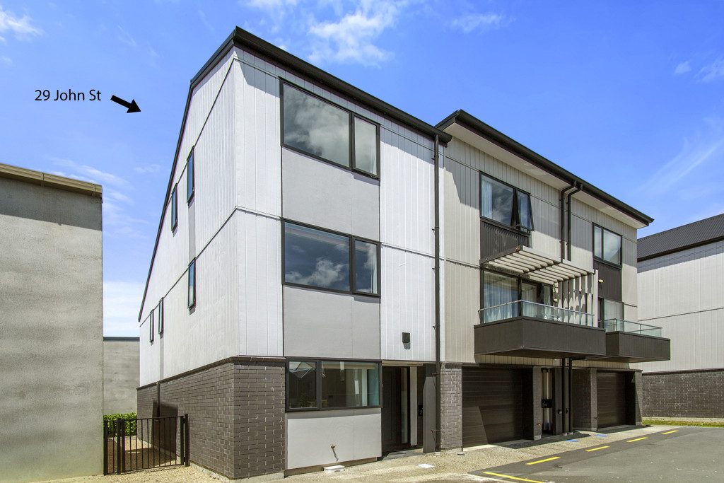 Modern Townhouse with Outdoor Living — slide 1