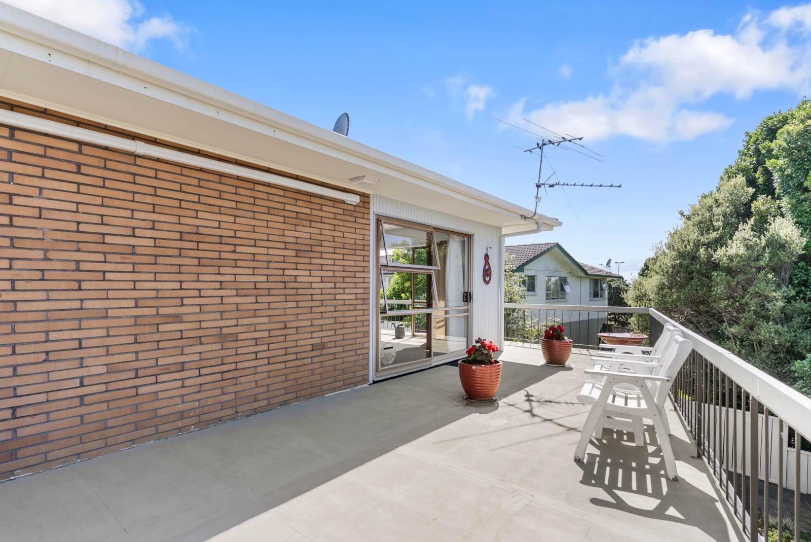 Your Dream Home Awaits in Browns Bay! — slide 24