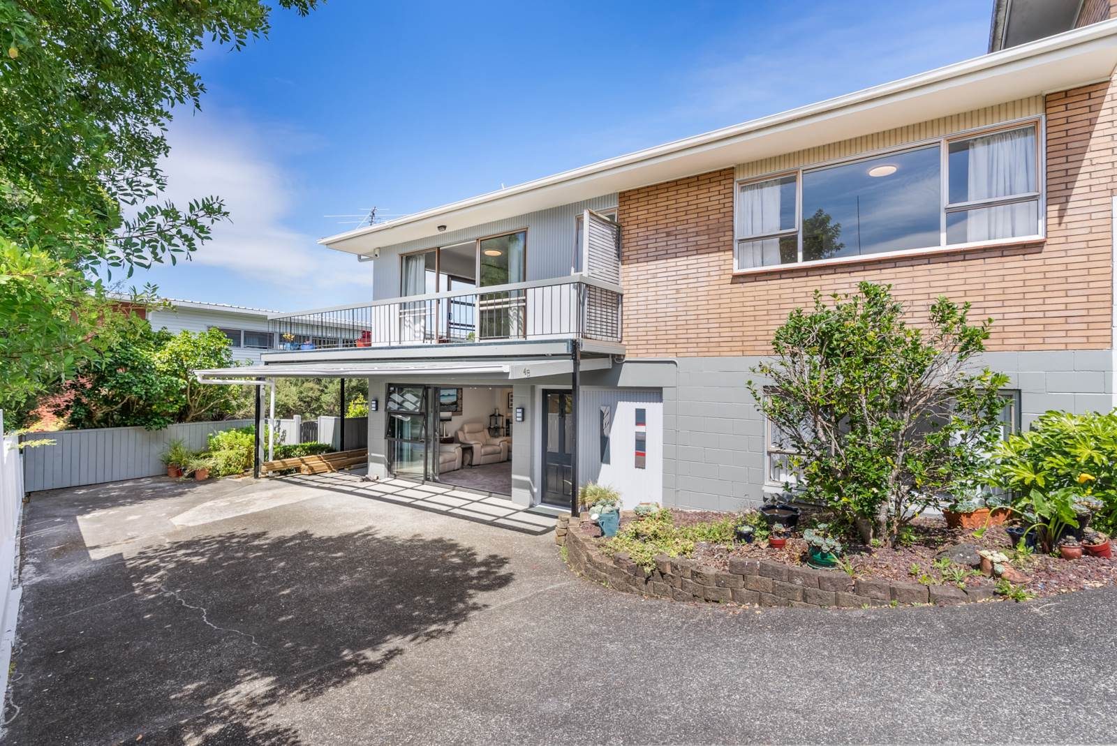Your Dream Home Awaits in Browns Bay! — slide 1